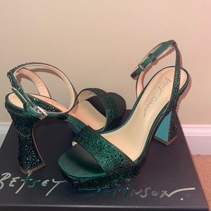 Betsey Johnson Emerald Green Rhinestone Shoes Size 7.5